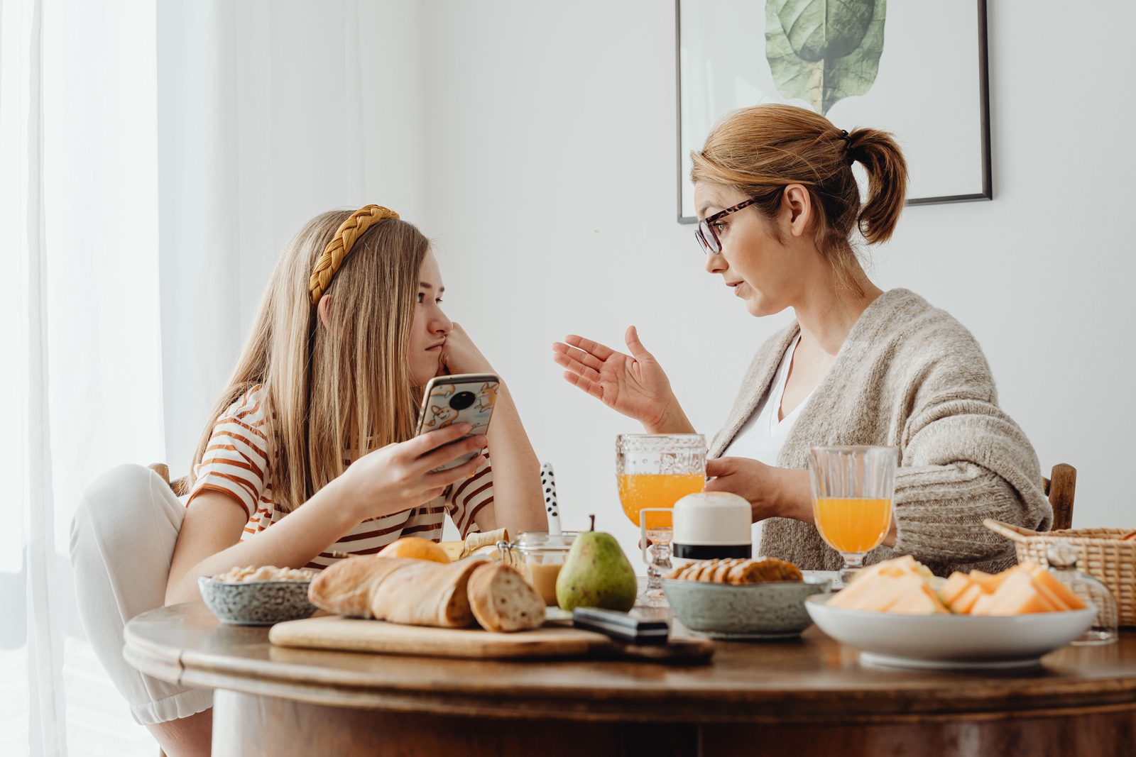 Parent and teenager discussing schoolwork calmly at home